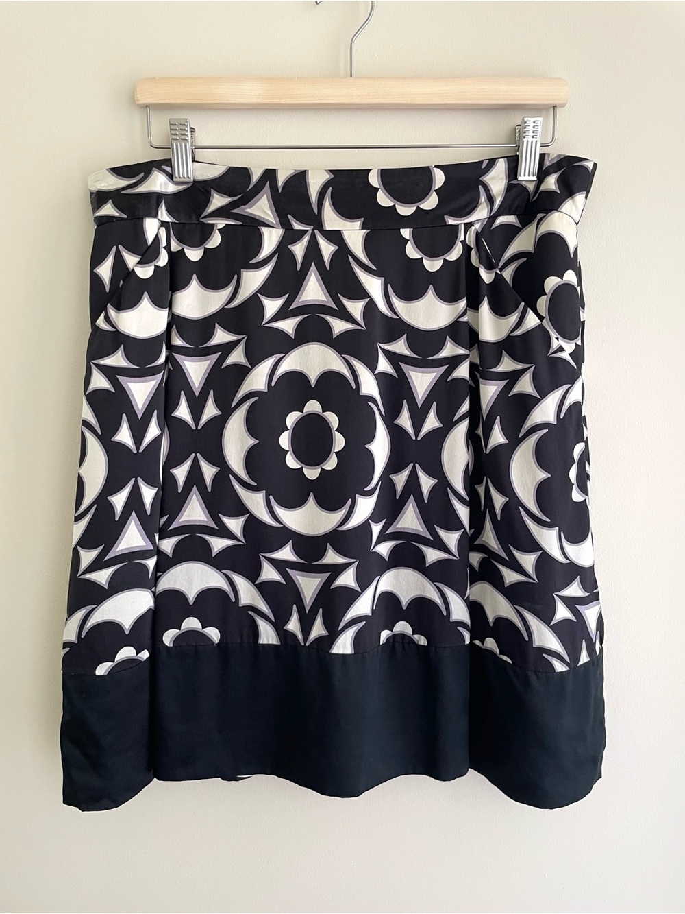 Banana Republic Silk Black and White Geometric A-Line Skirt